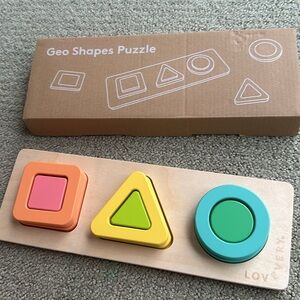 Lovevery Geo Shapes Puzzle from The Realist Play Kit
